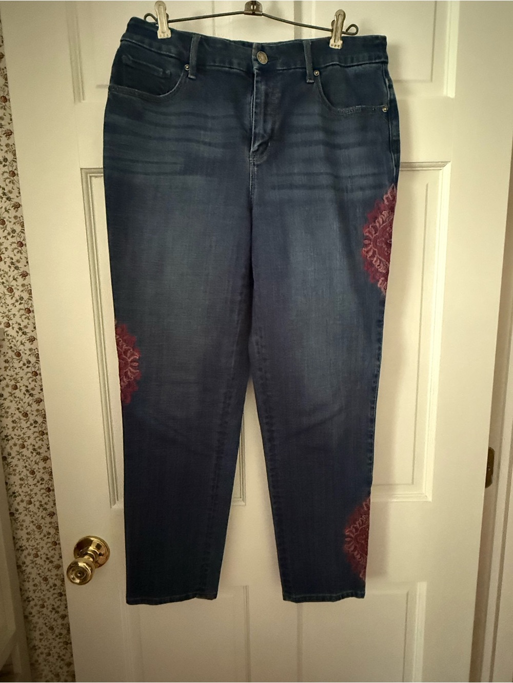Chico Embroidered So Slimming Girlfriend Ankle Jeans